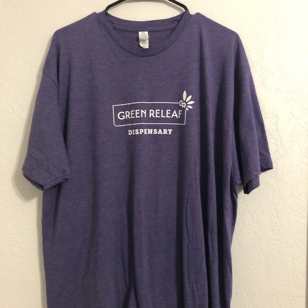 Green Releaf Dispensary The Green That Relieves XXL Purple T-shirt